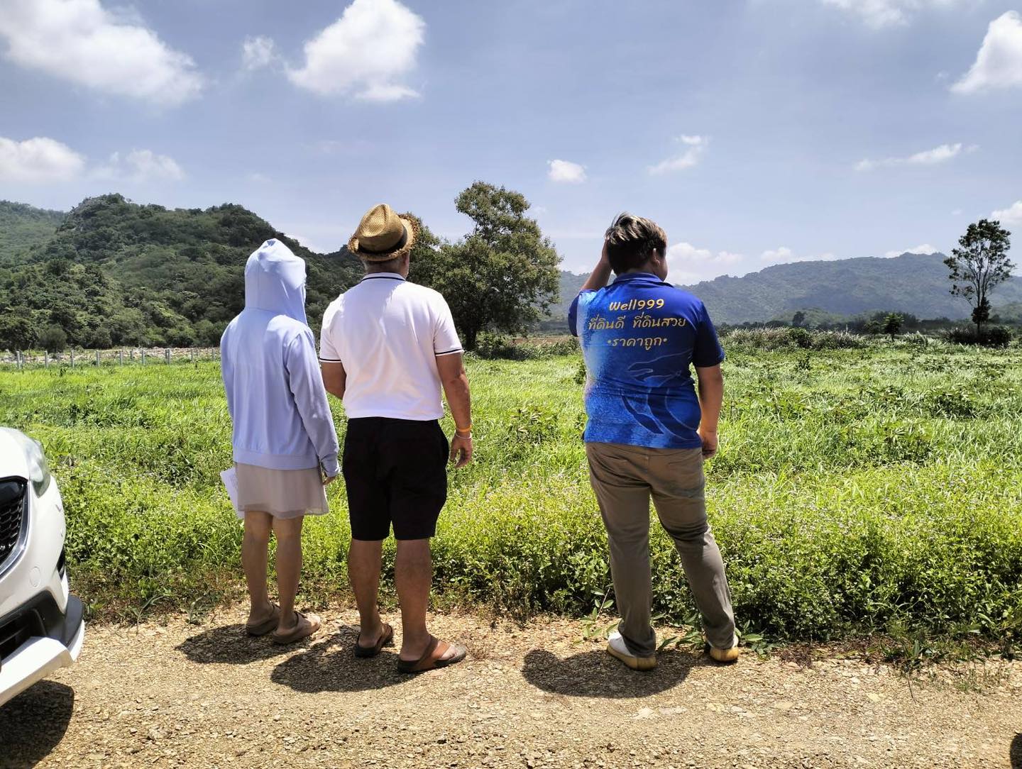 พาลูกค้าชมที่ดินแปลงสวยมาก  วิวภูเขา อยากมีที่ดินสวยๆ คิดถึงเรานะคะ เวล999